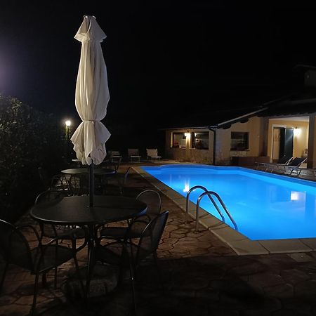 L'Infinito Bed & Breakfast Carbognano Bagian luar foto
