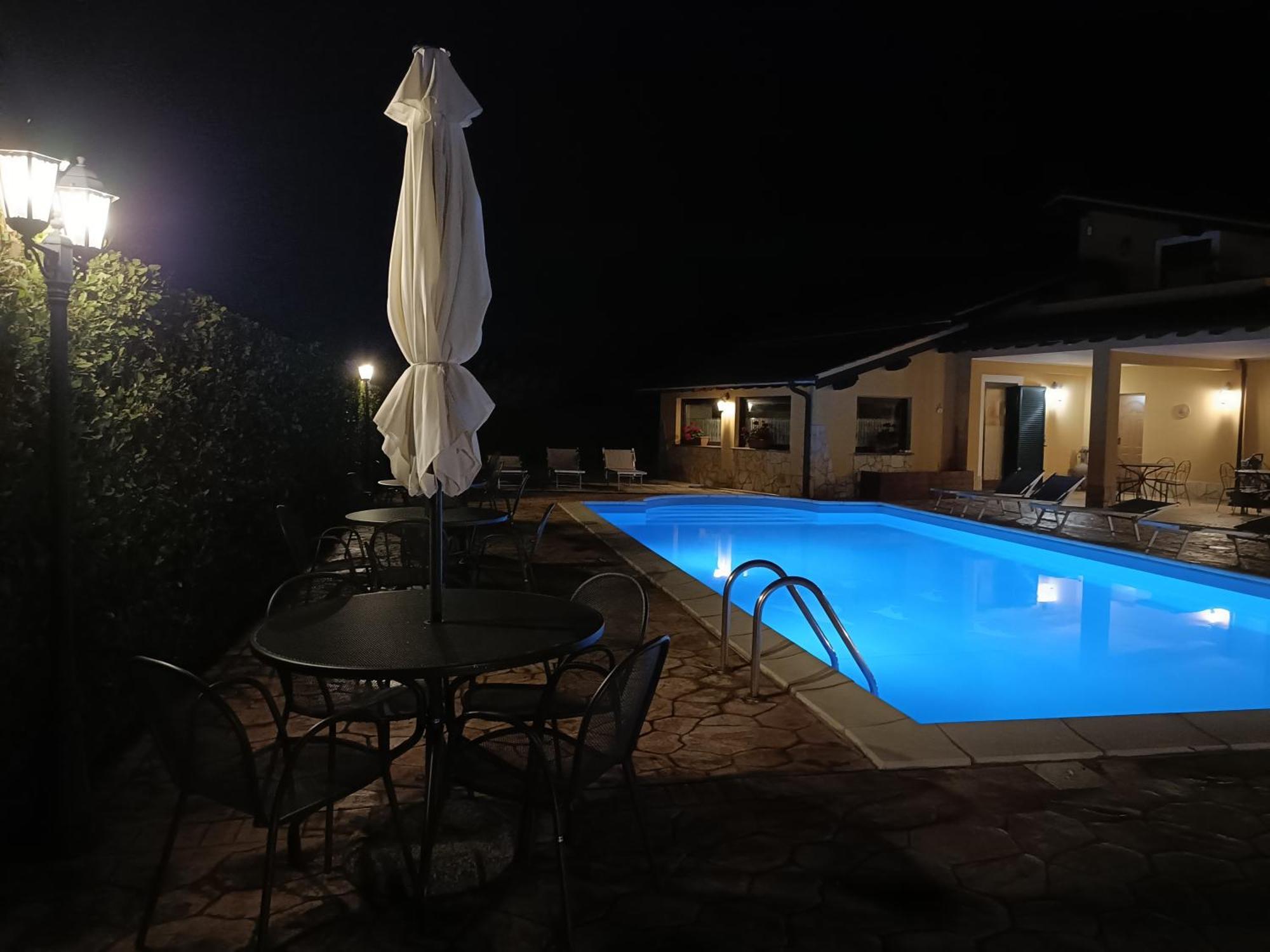 L'Infinito Bed & Breakfast Carbognano Bagian luar foto